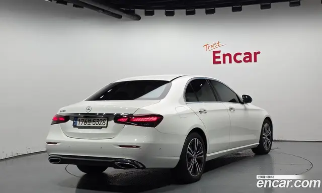 Mercedes-Benz E-Class 2021 2.0 автомат (гидро), миниатюра 2