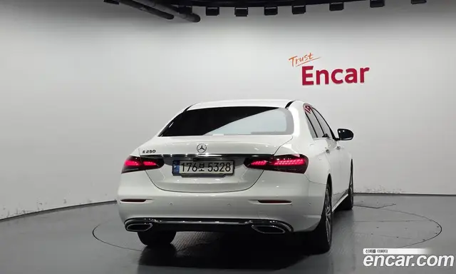 Mercedes-Benz E-Class 2021 2.0 автомат (гидро), миниатюра 4