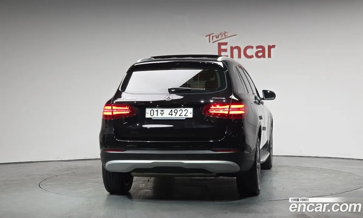 Mercedes-Benz GLC-Class 2018 2.0 автомат (гидро), фото 3 Mercedes-Benz GLC-Class 2018 2.0 автомат (гидро), фото 3