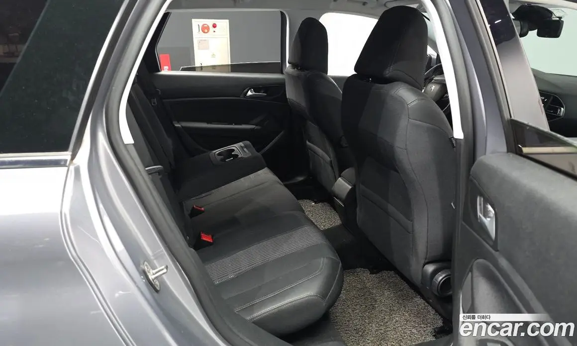 Peugeot 308 2018 1.6 автомат (гидро), фото 12 Peugeot 308 2018 1.6 автомат (гидро), фото 12