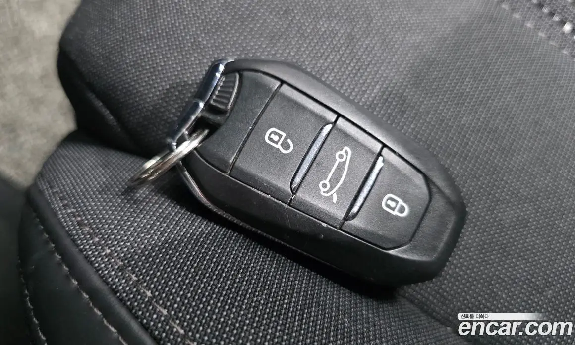 Peugeot 308 2018 1.6 автомат (гидро), фото 19 Peugeot 308 2018 1.6 автомат (гидро), фото 19