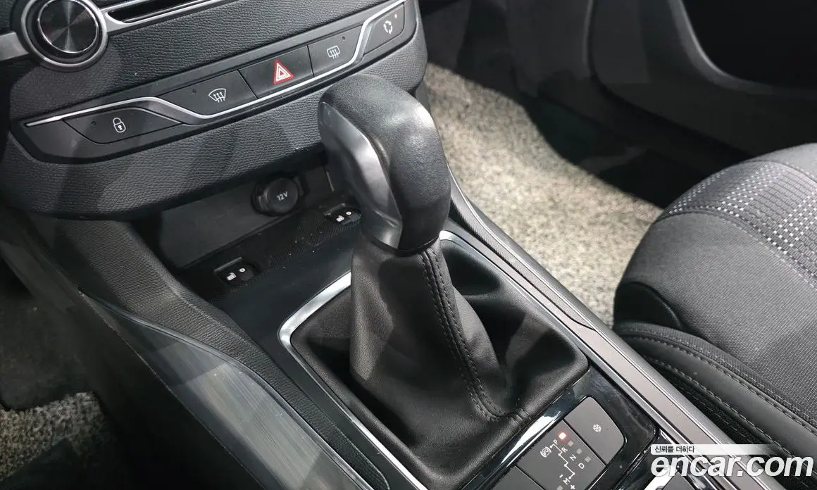 Peugeot 308 2018 1.6 автомат (гидро), фото 9 Peugeot 308 2018 1.6 автомат (гидро), фото 9