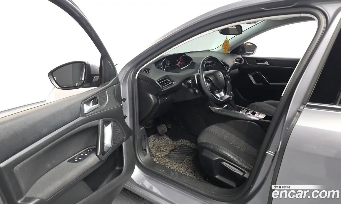 Peugeot 308 2018 1.6 автомат (гидро), фото 10 Peugeot 308 2018 1.6 автомат (гидро), фото 10