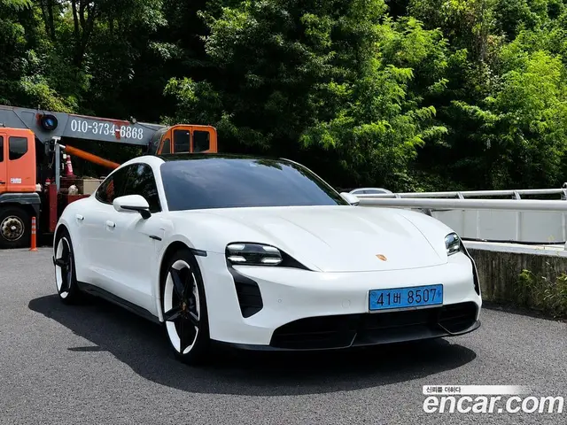 Porsche Taycan 2023 автомат (гидро), миниатюра 2
