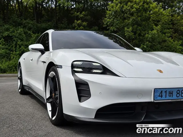 Porsche Taycan 2023 автомат (гидро), миниатюра 9