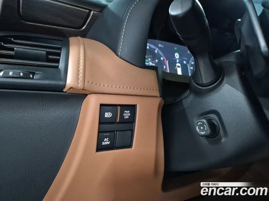 Toyota Alphard 2023 2.5 автомат (гидро), фото 13
