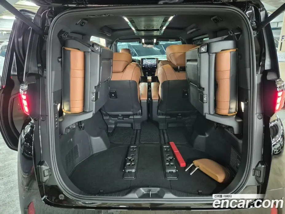 Toyota Alphard 2023 2.5 автомат (гидро), фото 19