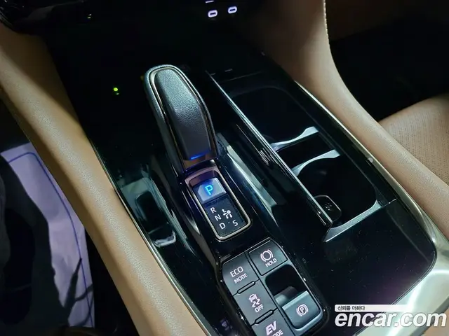 Toyota Alphard 2023 2.5 автомат (гидро), миниатюра 9