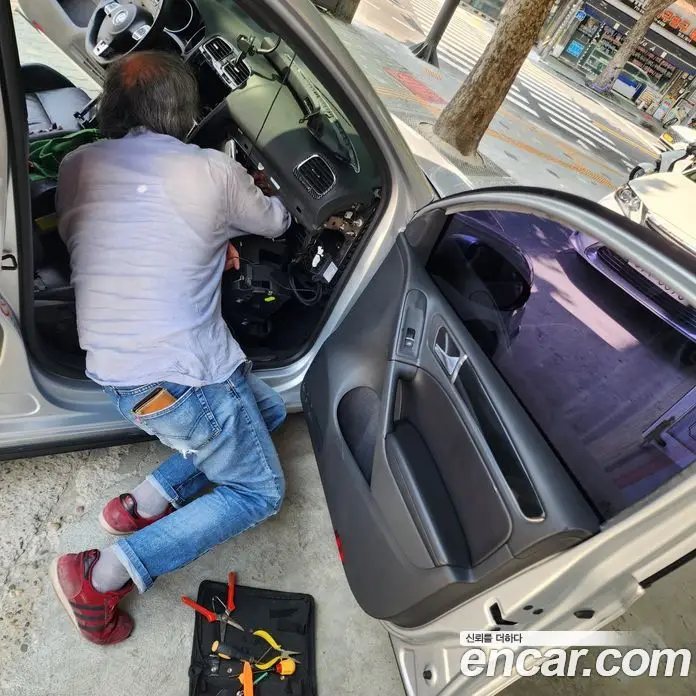 Volkswagen Golf 2010 2.0 автомат (гидро), фото 12
