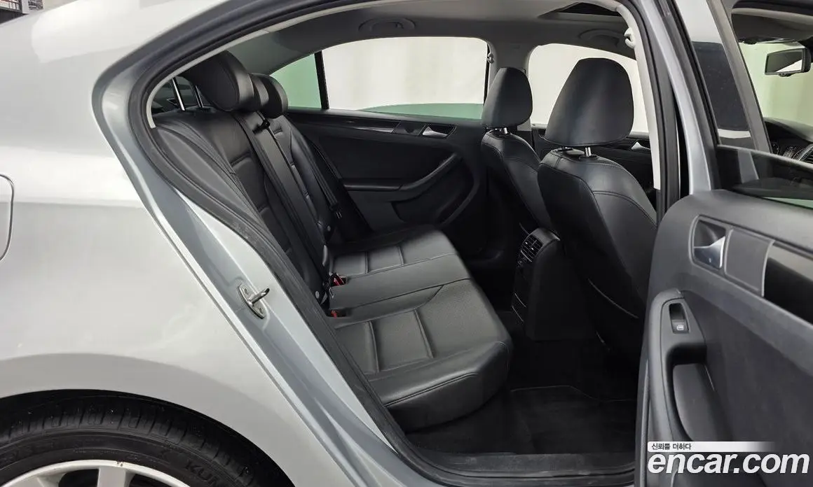 Volkswagen Jetta 2013 2.0 автомат (гидро), фото 12 Volkswagen Jetta 2013 2.0 автомат (гидро), фото 12