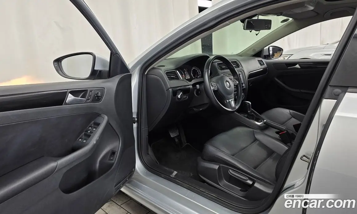 Volkswagen Jetta 2013 2.0 автомат (гидро), фото 10 Volkswagen Jetta 2013 2.0 автомат (гидро), фото 10