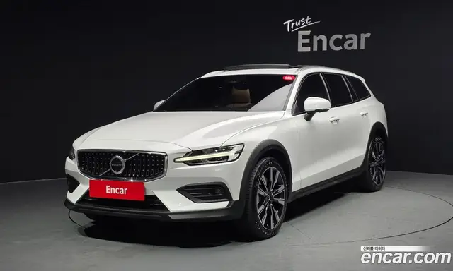 Volvo V60, 2022, 24 621 км