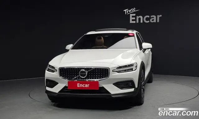 Volvo V60 2022 2.0 автомат (гидро), миниатюра 3