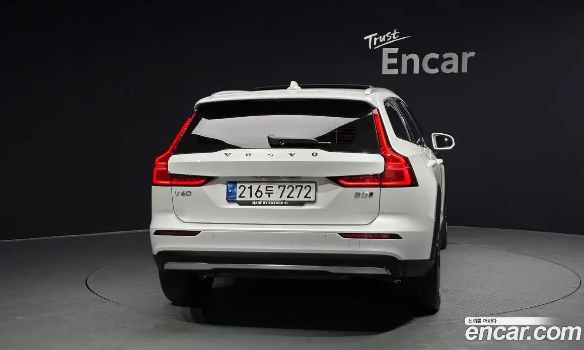 Volvo V60 2022 2.0 автомат (гидро), фото 4