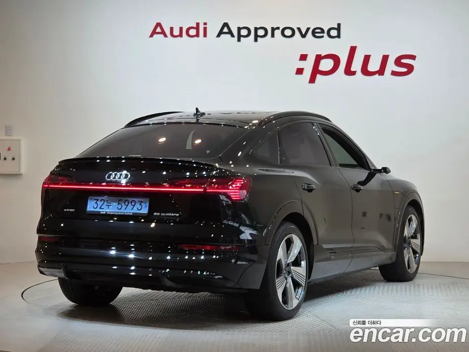 Audi e-tron 2021 0.2 автомат (гидро), фото 2 Audi e-tron 2021 0.2 автомат (гидро), фото 2