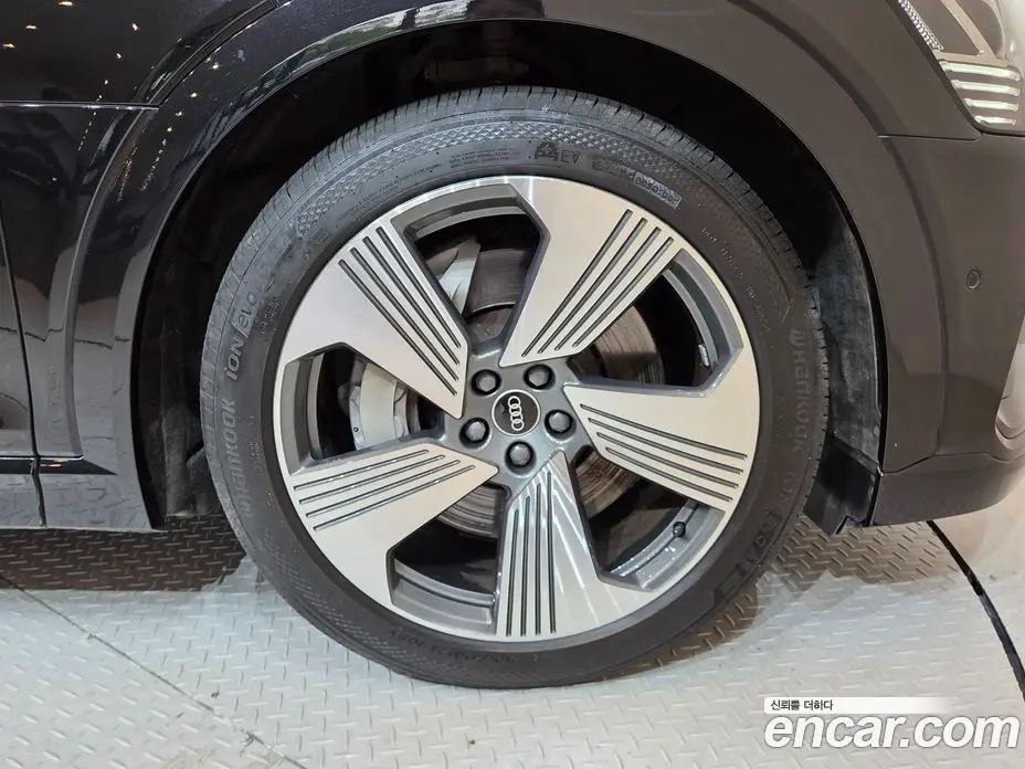 Audi e-tron 2021 0.2 автомат (гидро), фото 5 Audi e-tron 2021 0.2 автомат (гидро), фото 5