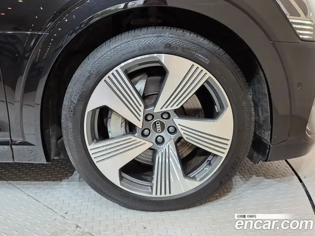 Audi e-tron 2021 0.2 автомат (гидро), миниатюра 5 Audi e-tron 2021 0.2 автомат (гидро), миниатюра 5