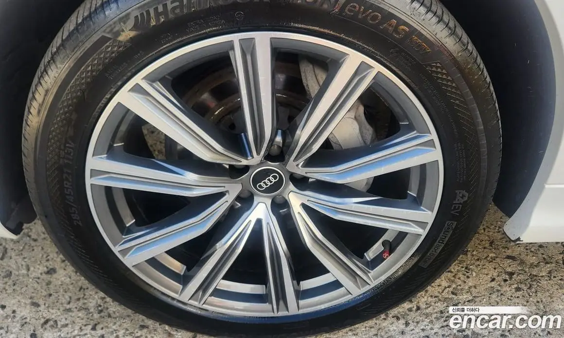 Audi Q8 2021 3.0 автомат (гидро), фото 5