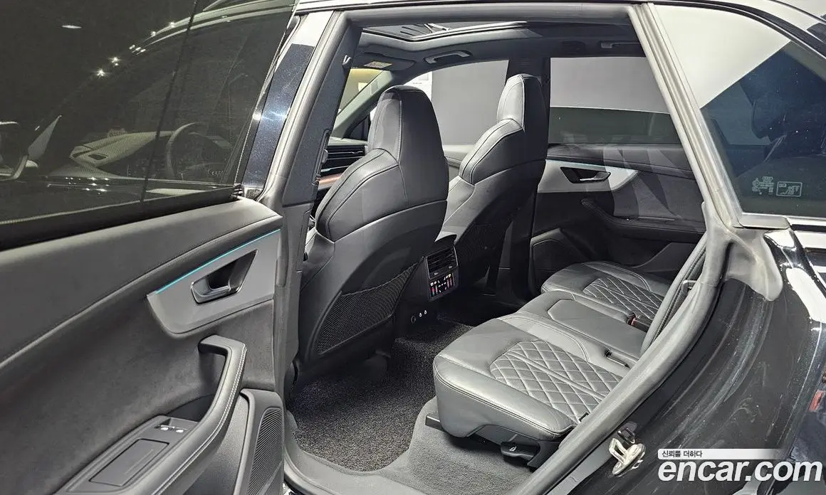Audi Q8 2023 3.0 автомат (гидро), фото 13