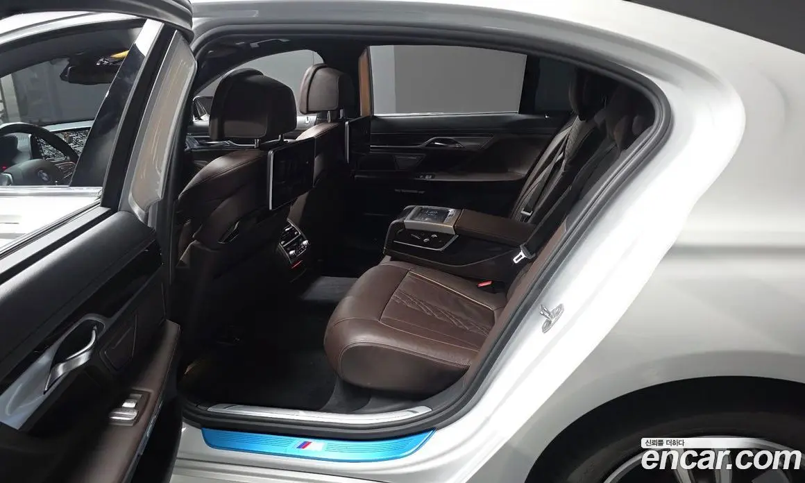 BMW 7 серия 2017 3.0 автомат (гидро), фото 12 BMW 7 серия 2017 3.0 автомат (гидро), фото 12
