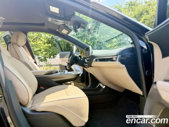 Cadillac Lyriq 2024 0.3 автомат (гидро), миниатюра 11