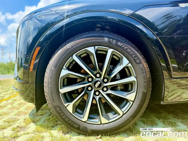 Cadillac Lyriq 2024 0.3 автомат (гидро), миниатюра 8