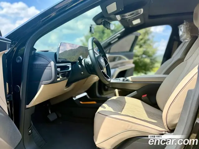 Cadillac Lyriq 2024 0.3 автомат (гидро), миниатюра 10