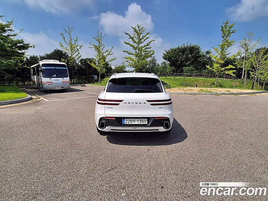Genesis GV70 2023 2.5 автомат (гидро), фото 4 Genesis GV70 2023 2.5 автомат (гидро), фото 4