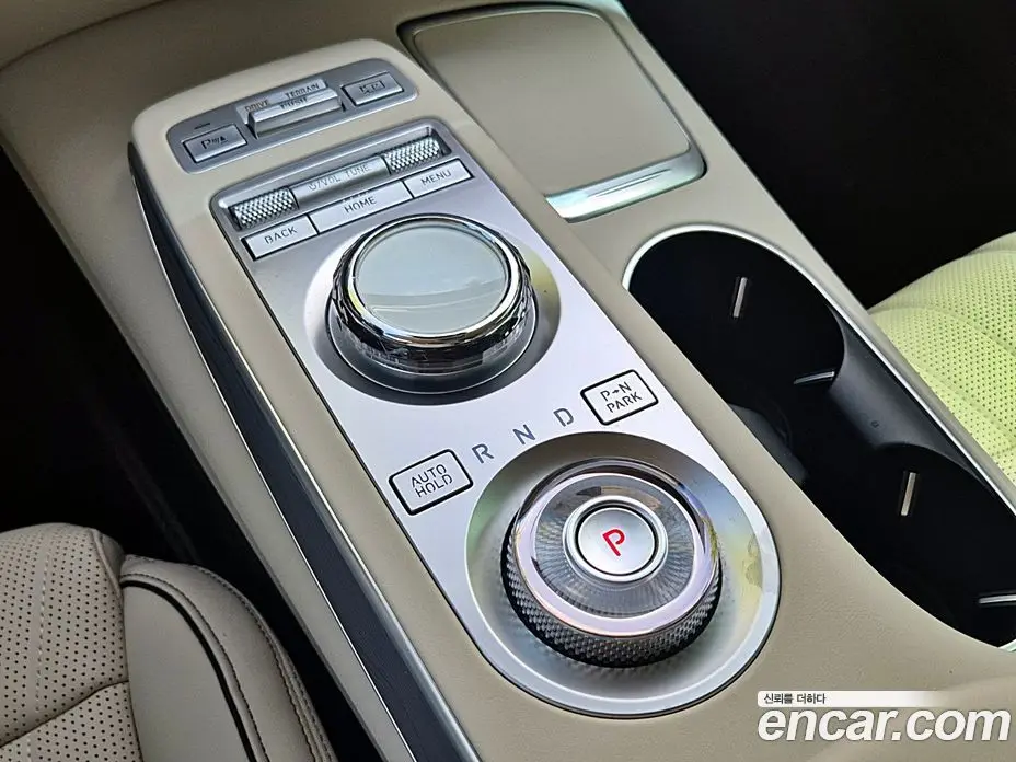 Genesis GV70 2023 2.5 автомат (гидро), фото 9 Genesis GV70 2023 2.5 автомат (гидро), фото 9