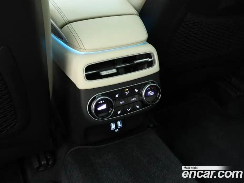 Genesis GV70 2023 2.5 автомат (гидро), фото 15 Genesis GV70 2023 2.5 автомат (гидро), фото 15