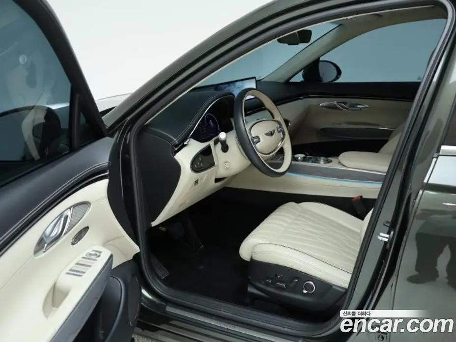 Genesis GV70 2023 2.5 автомат (гидро), фото 5 Genesis GV70 2023 2.5 автомат (гидро), фото 5