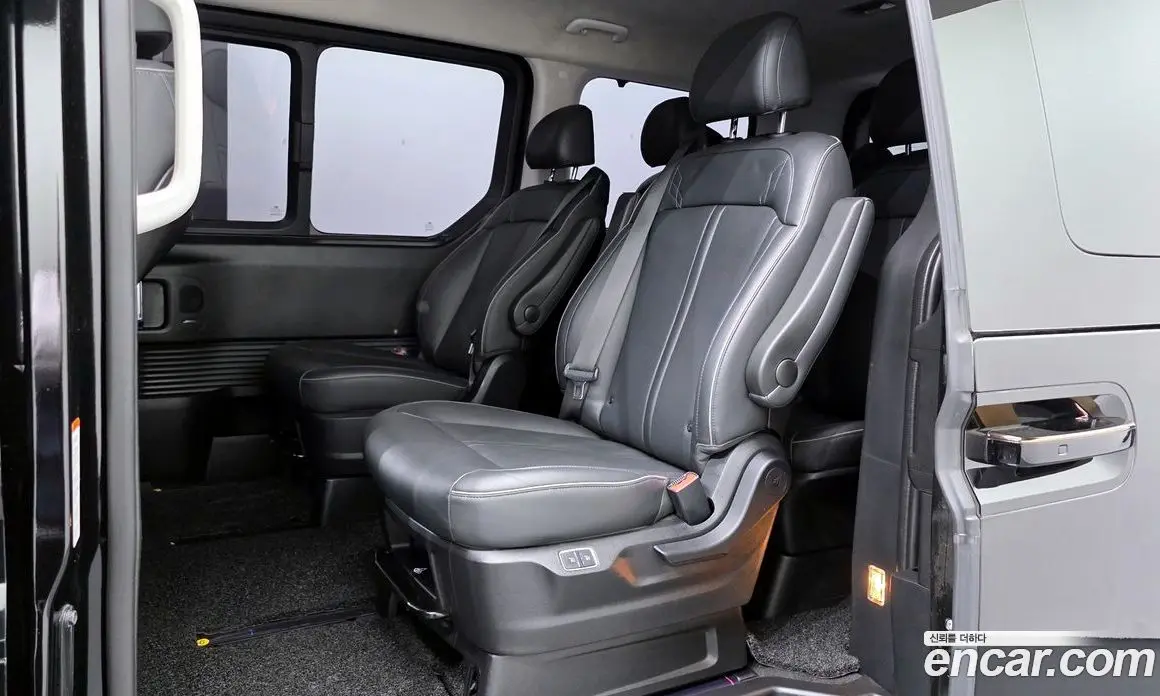 Hyundai Staria 2021 2.2 автомат (гидро), фото 12