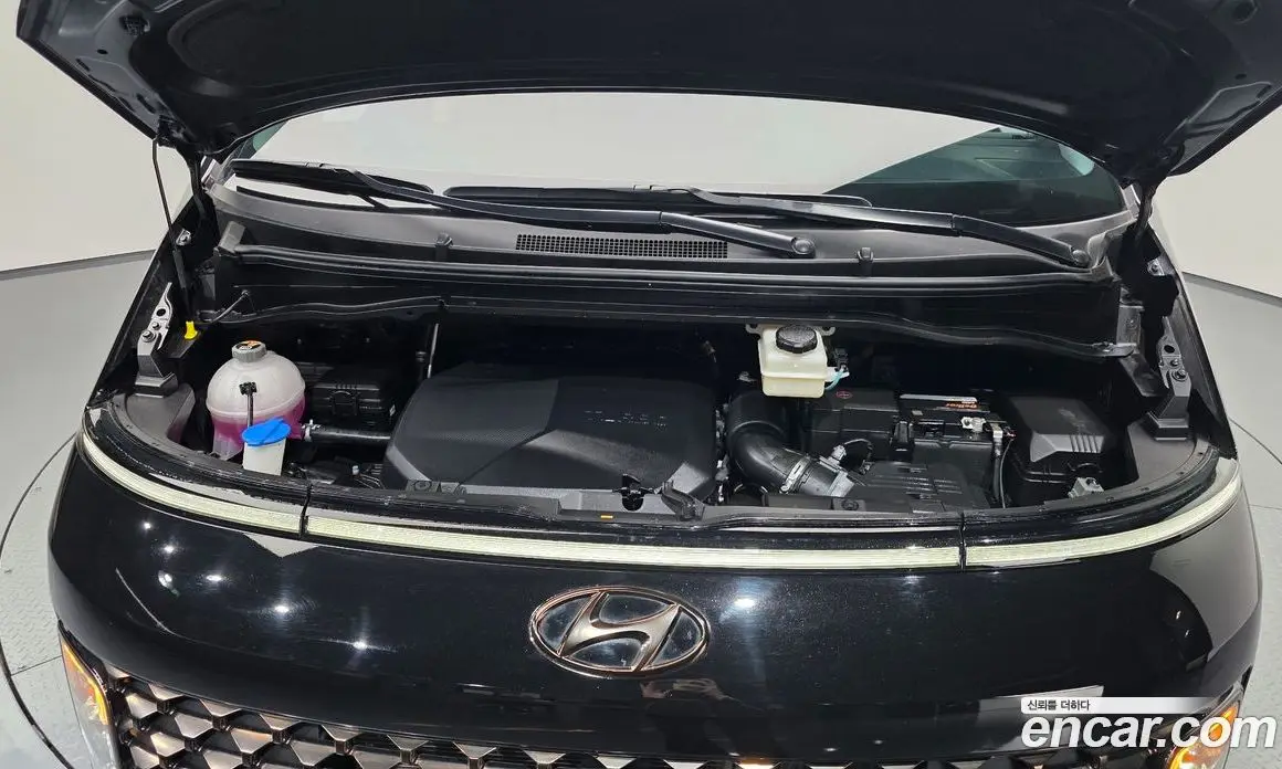 Hyundai Staria 2021 2.2 автомат (гидро), фото 6