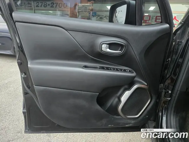 Jeep Renegade 2021 2.4 автомат (гидро), миниатюра 10 Jeep Renegade 2021 2.4 автомат (гидро), миниатюра 10