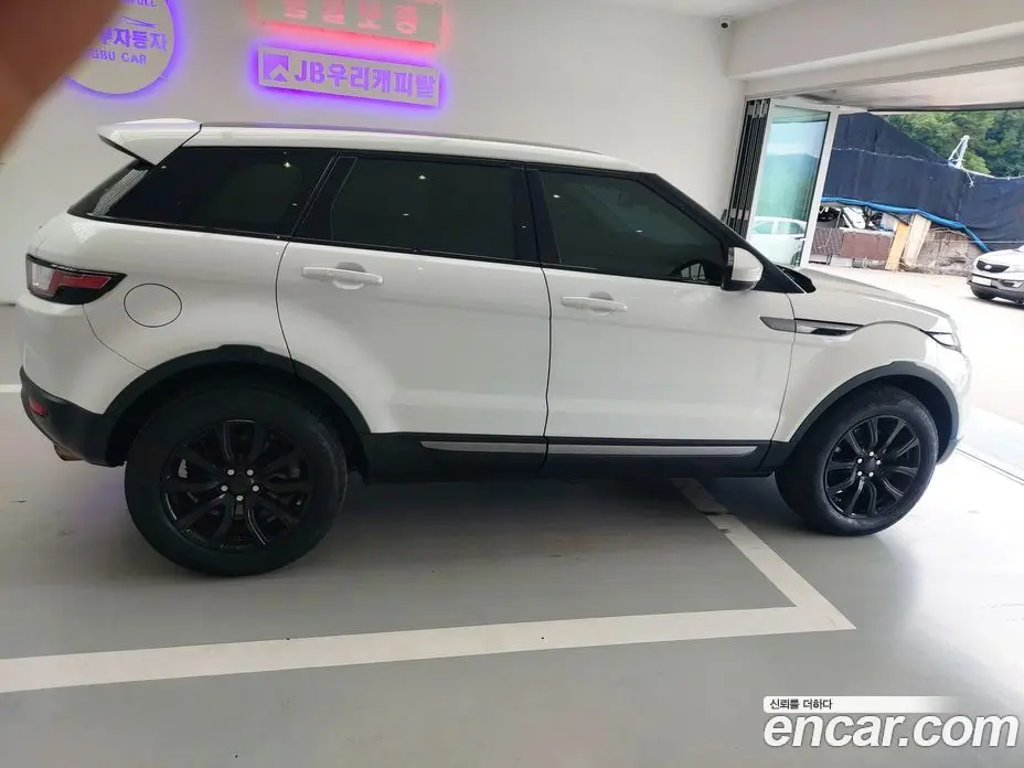 Land Rover Range Rover Evoque 2018 2.0 автомат (гидро), фото 6