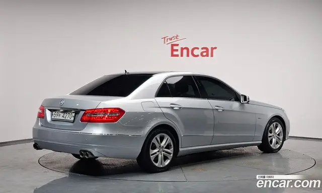 Mercedes-Benz E-Class 2010 1.8 автомат (гидро), миниатюра 2