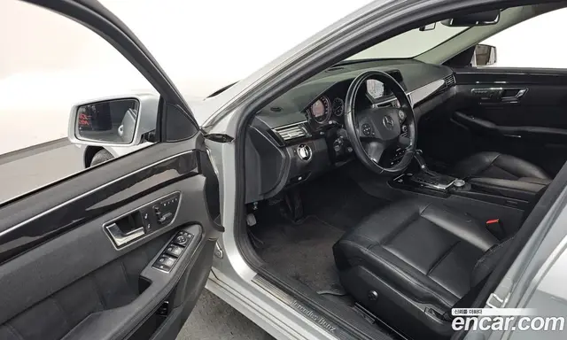 Mercedes-Benz E-Class 2010 1.8 автомат (гидро), миниатюра 11