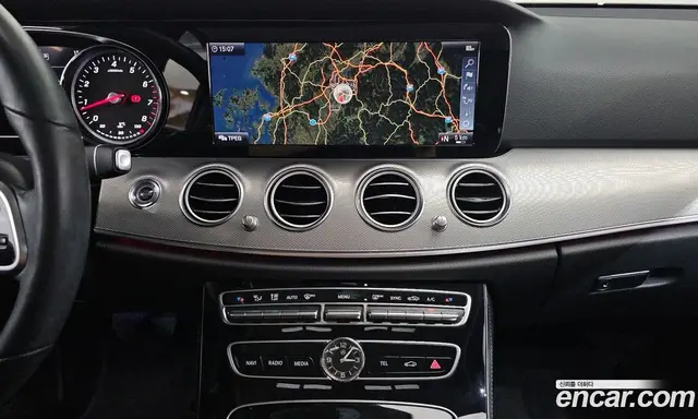 Mercedes-Benz E-Class 2018 2.0 автомат (гидро), миниатюра 12