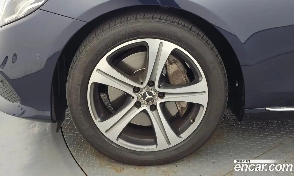 Mercedes-Benz E-Class 2018 2.0 автомат (гидро), фото 5 Mercedes-Benz E-Class 2018 2.0 автомат (гидро), фото 5