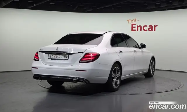 Mercedes-Benz E-Class 2020 2.0 автомат (гидро), миниатюра 2