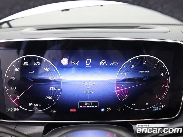 Mercedes-Benz GLC-Class 2024 2.0 автомат (гидро), миниатюра 6