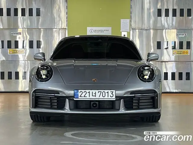 Porsche 911 2023 3.7 автомат (гидро), миниатюра 3