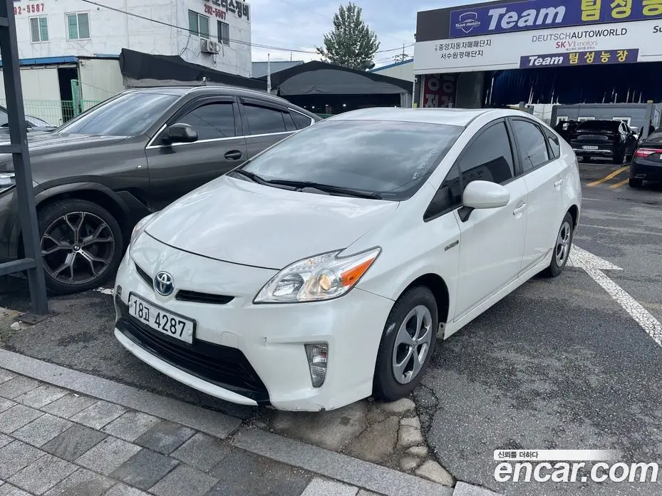 Toyota Prius 2013 1.8 автомат (гидро), фото 1 Toyota Prius 2013 1.8 автомат (гидро), фото 1