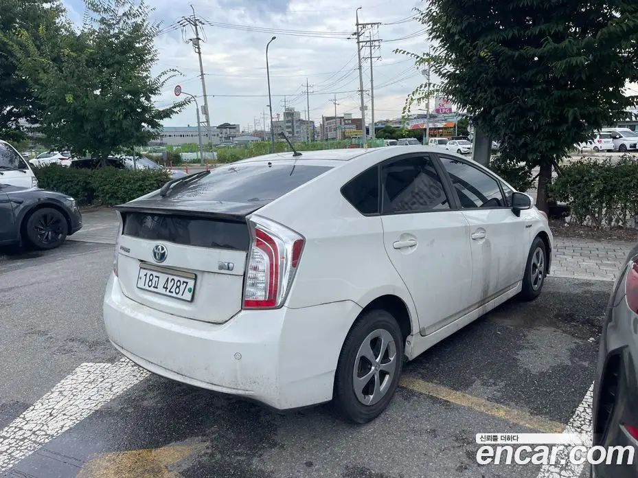 Toyota Prius 2013 1.8 автомат (гидро), фото 2 Toyota Prius 2013 1.8 автомат (гидро), фото 2