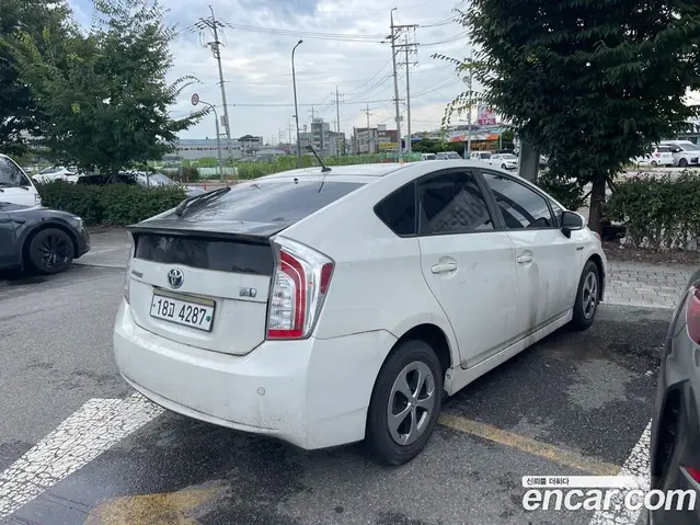 Toyota Prius 2013 1.8 автомат (гидро), миниатюра 2 Toyota Prius 2013 1.8 автомат (гидро), миниатюра 2