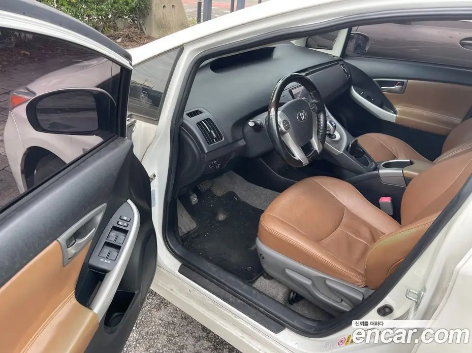 Toyota Prius 2013 1.8 автомат (гидро), фото 12 Toyota Prius 2013 1.8 автомат (гидро), фото 12