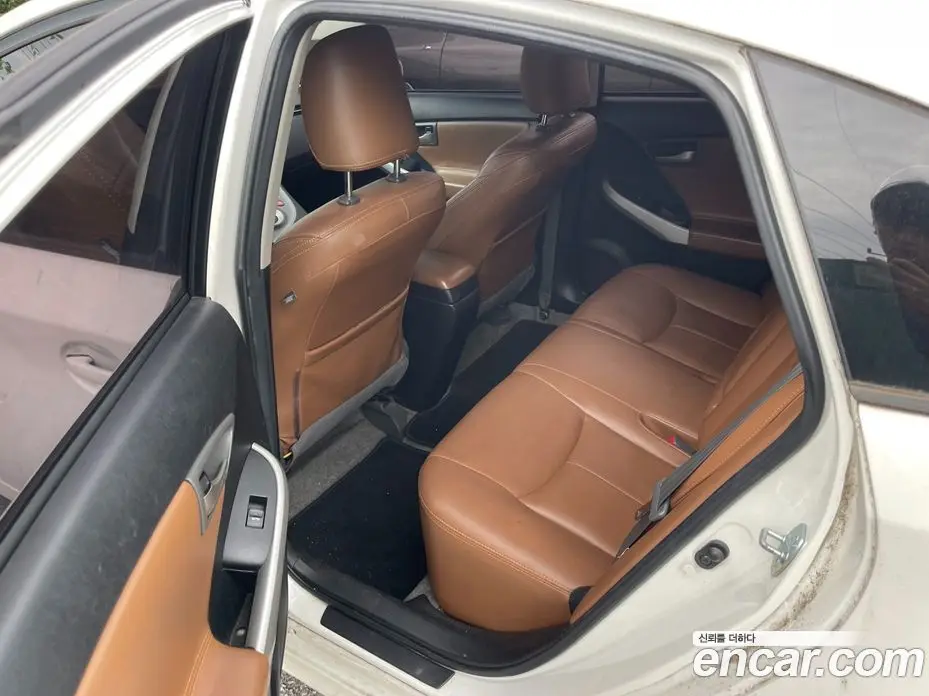 Toyota Prius 2013 1.8 автомат (гидро), фото 13 Toyota Prius 2013 1.8 автомат (гидро), фото 13