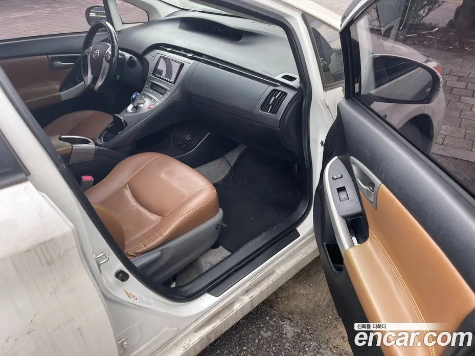 Toyota Prius 2013 1.8 автомат (гидро), фото 15 Toyota Prius 2013 1.8 автомат (гидро), фото 15