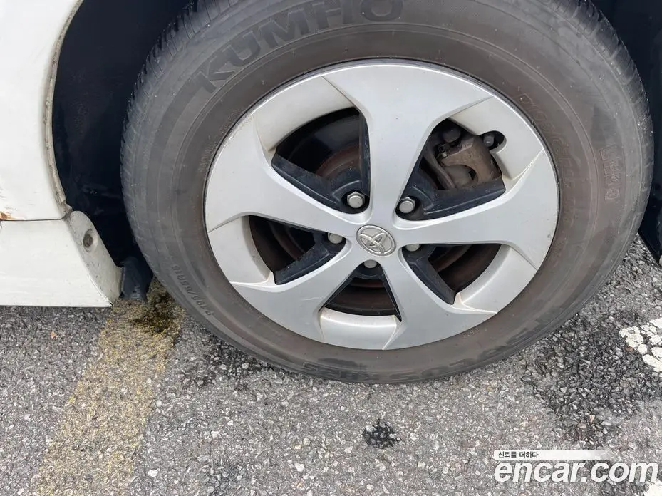 Toyota Prius 2013 1.8 автомат (гидро), фото 16 Toyota Prius 2013 1.8 автомат (гидро), фото 16