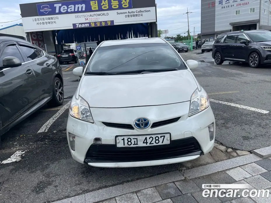 Toyota Prius 2013 1.8 автомат (гидро), фото 3 Toyota Prius 2013 1.8 автомат (гидро), фото 3